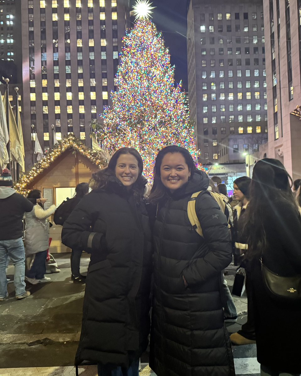 Enjoying the holiday season in NYC with my <a href="/ColumbiaVIR/">Columbia VIR</a> fam! ❤️
<a href="/KiyonTavakolian/">Kiyon Tavakolian</a> <a href="/lbrowneyoung/">Lindsay Young MD</a>