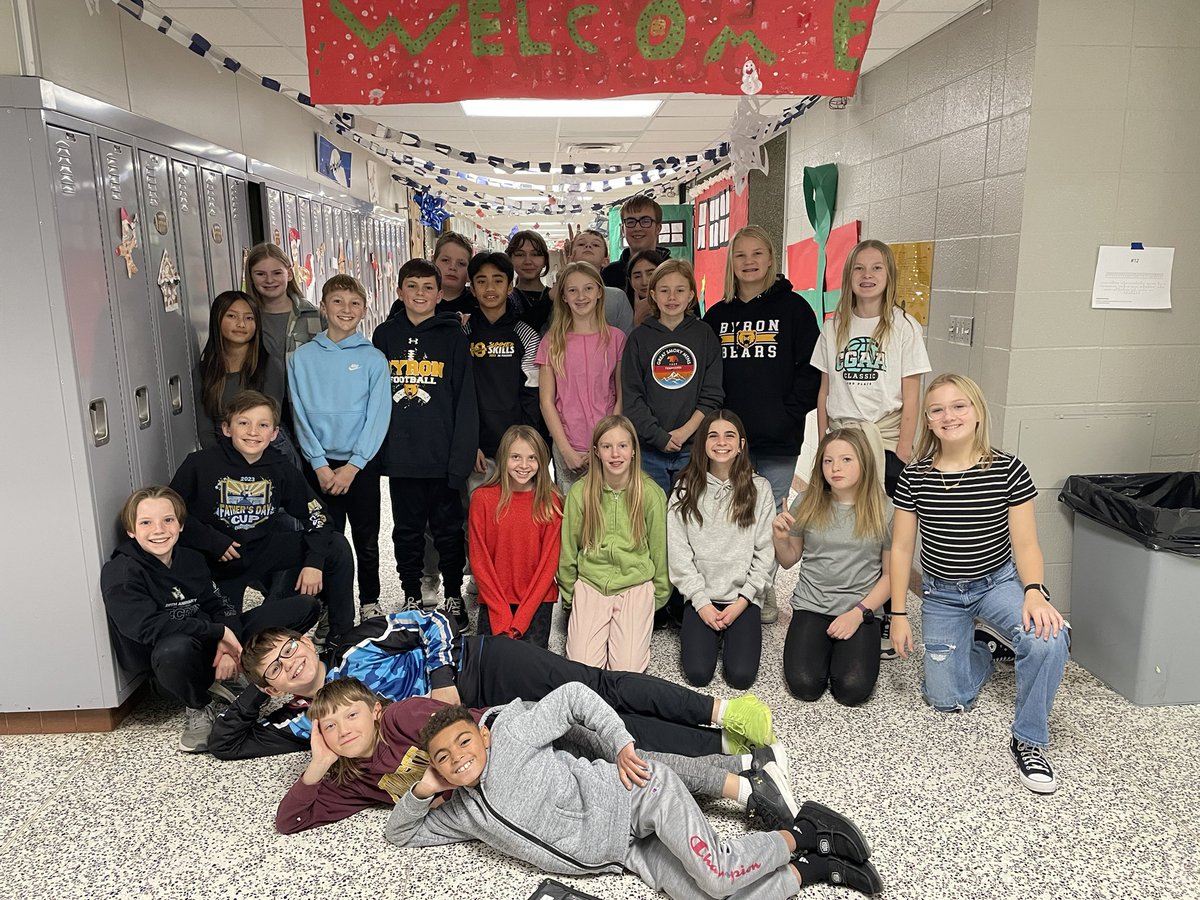 DonlinSTEM's tweet image. And can’t forget the @ByronMSBears crew from 3.2 Genius Hour who designed the other half of the winter hallway and successfully managed a Toys for Tots Collection!