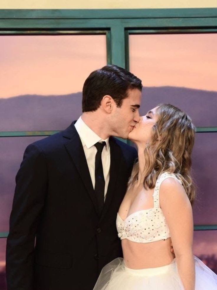 gosto muito da clara galle e do julio peña pq eles fizeram três filmes  juntos como casal principal e nunca se estranharam fora das telas.