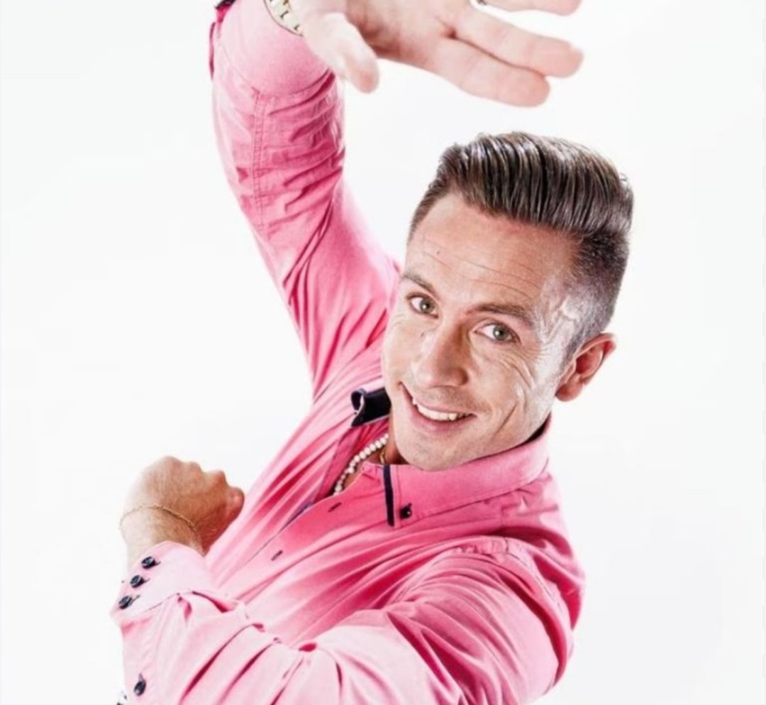 el peor ganador de SV / el peor ganador de GH. 0 implicación, mucho perfil blanco y anodino. Yo alucino.  #GHFinal