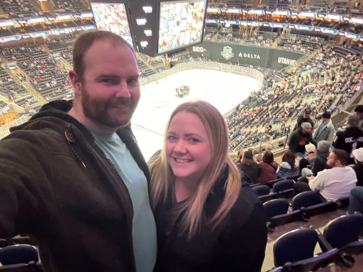 abbiegail727's tweet photo. @975Hans Such a fun first NHL game! Thanks @RyanQualtrics !! https://t.co/qnS07IJzFc