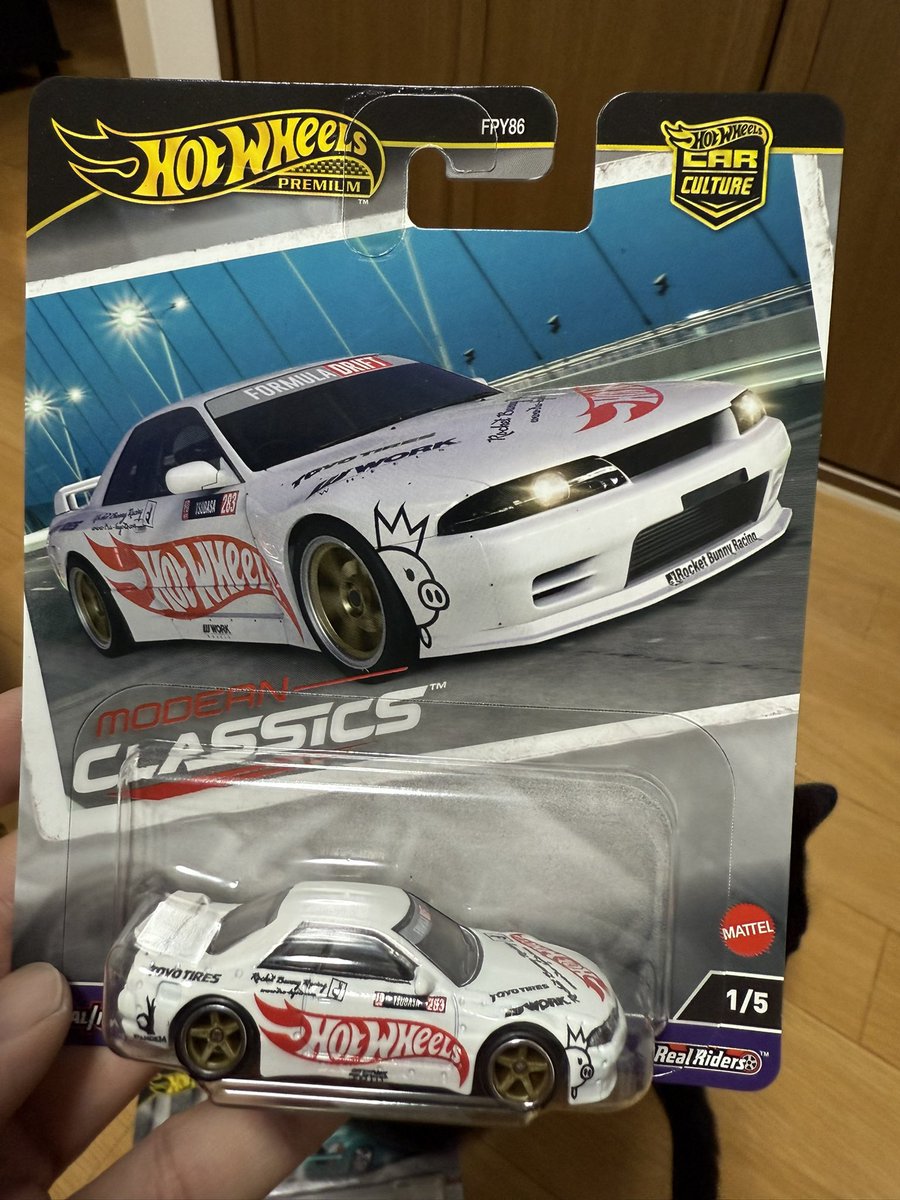 takuya52733371's tweet photo. パンデムR32は実車のドリも見れたし、ホットウィールのクオリティもかなり細かく再現されてて最高😍

#ホットウィール
#06BASE https://t.co/CqM2xktbxc