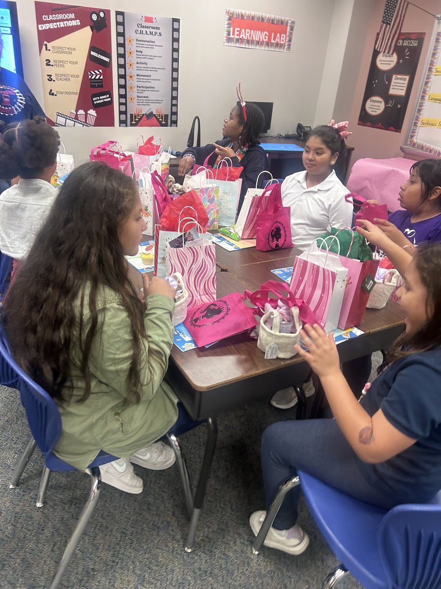 Mrs. Rivas M. Ed. (@elizabethrvas) on Twitter photo Painting with our runners 🎨 from Girls on the Run club. Today we celebrated their accomplishments <a href="/MarleneLoza5/">Ms. Loza</a> <a href="/MsSJGonzalez/">Ms. S. Gonzalez</a> <a href="/Ms__Mendez/">Ms. Mendez</a> 🏃♀️➡️🏃🏻♀️➡️🏃🏾♀️➡️we are super proud of the Girls. <a href="/SneedArtists/">Sneed Art</a> <a href="/Aliefsneed/">Sneed Elementary</a> Painting with our runners 🎨 from Girls on the Run club. Today we celebrated their accomplishments <a href="/MarleneLoza5/">Ms. Loza</a> <a href="/MsSJGonzalez/">Ms. S. Gonzalez</a> <a href="/Ms__Mendez/">Ms. Mendez</a> 🏃♀️➡️🏃🏻♀️➡️🏃🏾♀️➡️we are super proud of the Girls. <a href="/SneedArtists/">Sneed Art</a> <a href="/Aliefsneed/">Sneed Elementary</a>
