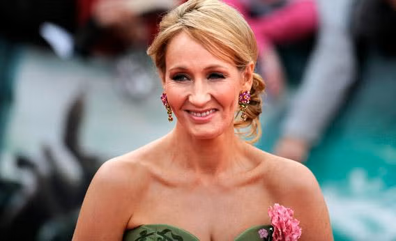 katfries_hell's tweet photo. I think J.K. Rowling is a biological man. He has an Adam's apple, a strong jawline, and lets not forget those strong prevalent collar bones and  broad shoulders, and overall looks like an average male. Like look at the evidence, he must be a transgender undercover. https://t.co/amQMlcs86d