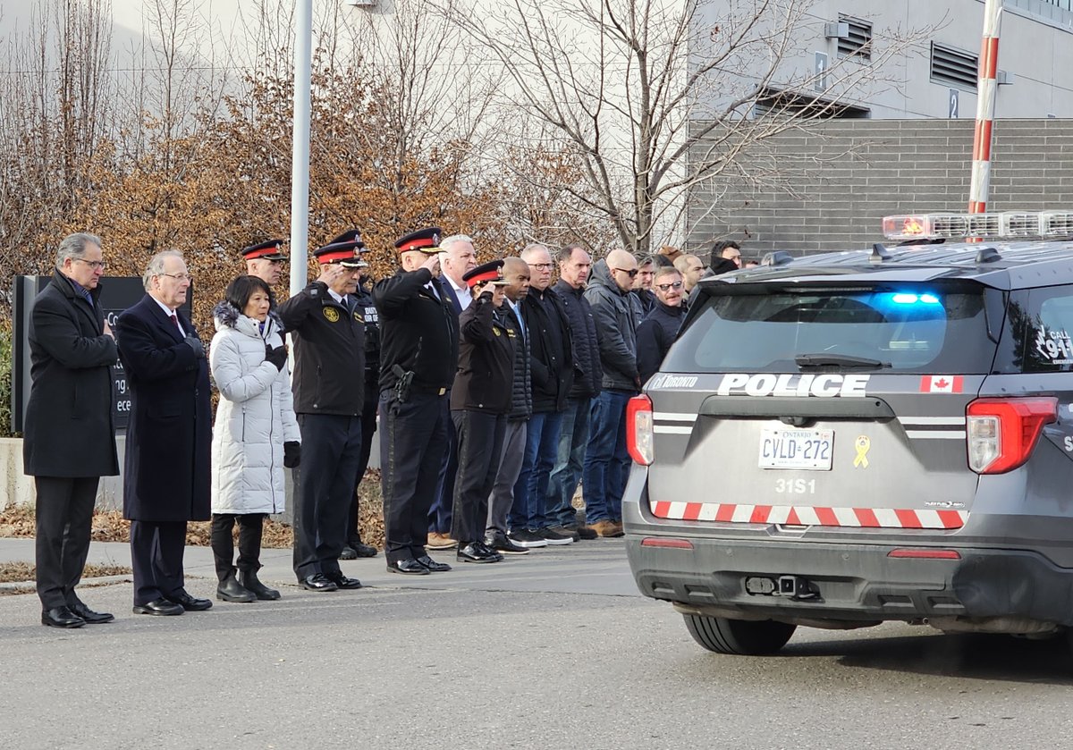 We mourn the loss of Detective John Park, who passed away following a medical episode. A 14-year veteran, he leaves behind his wife and two young children. He will be deeply missed.

Our thoughts are with his family and colleagues during this tragic time.

tps.ca/media-centre/s…