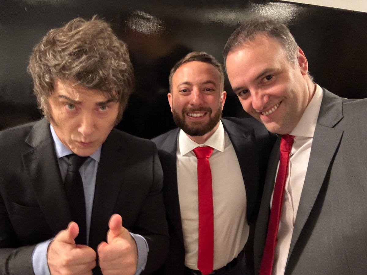 Con el mejor Presidente de la historia <a href="/JMilei/">Javier Milei</a> y el mejor Vocero presidencial de la historia <a href="/madorni/">Manuel Adorni</a>, del mejor gobierno de la historia universal.

VLLC!!!