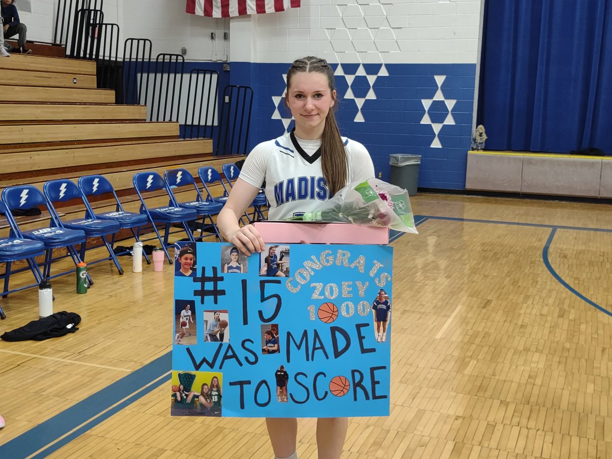 MHS_BLUESTREAKS's tweet image. ZOEY DELIGIANIS FINISHED THE NIGHT WITH A VICTORY, 28 POINTS  AND 1016 TOTAL POINTS FOR HER CAREER!!  KEEP IT GOING Z!!