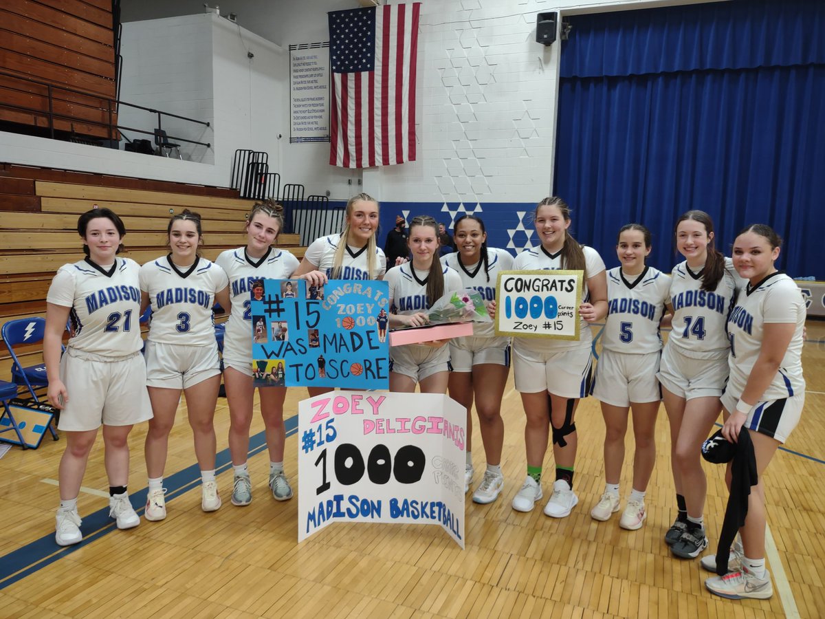 MHS_BLUESTREAKS's tweet image. ZOEY DELIGIANIS FINISHED THE NIGHT WITH A VICTORY, 28 POINTS  AND 1016 TOTAL POINTS FOR HER CAREER!!  KEEP IT GOING Z!!