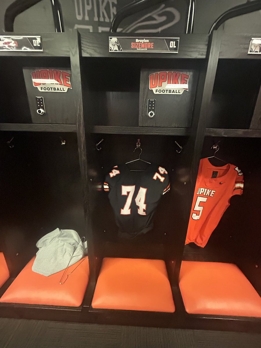 SizemoreBraylon's tweet photo. Had a great Official Visit to @UPIKEFOOTBALL 

@FBCoach_Elliott @CoachFipps 

@CoachJDutton @coachcusickTM @CoachGraham_LWC @CoachHouse_UC @CoachKellerGC @CoachKleckler @coach_G63 https://t.co/gPtrJ1ArR6