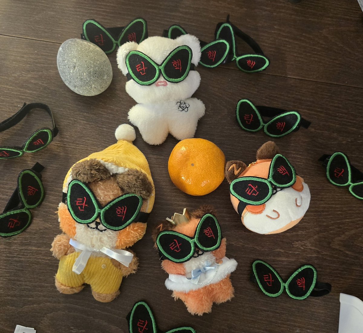 mattrangdung2's tweet photo. 🙋‍♀️내일 광화문 가시는 분?
🙋‍♀️인형 데리고 가시는 분?

광화문에서 인형용 안경 나눔할게요❣️
인형데리고 오신 분들에게 우선 나눔☺️

내일 현장가서 위치 시간 다시 글 올릴게용 https://t.co/HyxAArK5jb