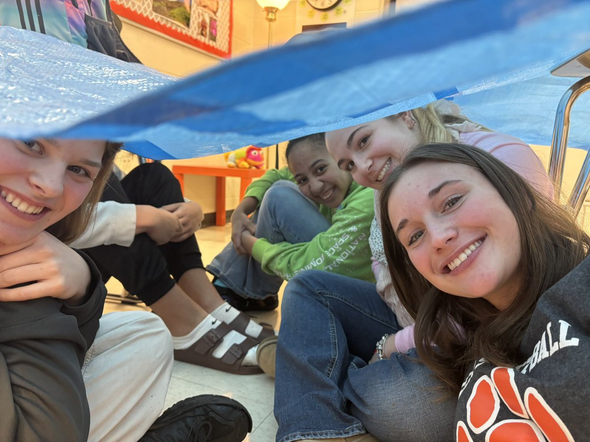Helping our injured and building disaster shelters before our final for the American Red Cross certification!!!! <a href="/CUSD200/">CUSD 200 #YourCommunitySchools</a> <a href="/CamposLorie/">Lorie Campos</a> <a href="/wwswellness/">WWS Wellness</a>