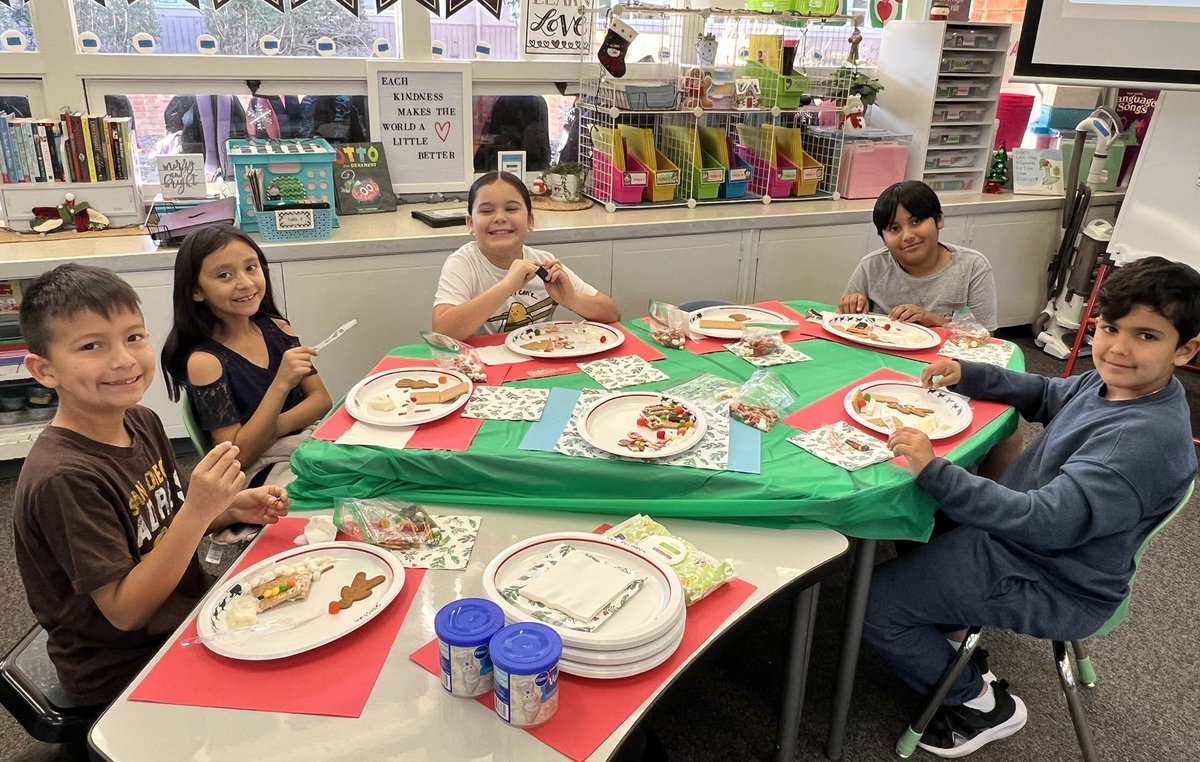 finch_janna's tweet image. Such a fun day decorating and designing our gingerbread houses. #weareafamily #relationshipsfirst #gingerbreadhouse #chaseinnovators @ChaseTigers @CajonValleyUSD