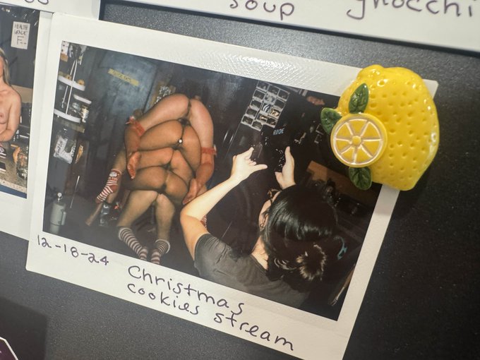 Watch Nakedbakers 🧁's leaked NSFW photo on TwXstars