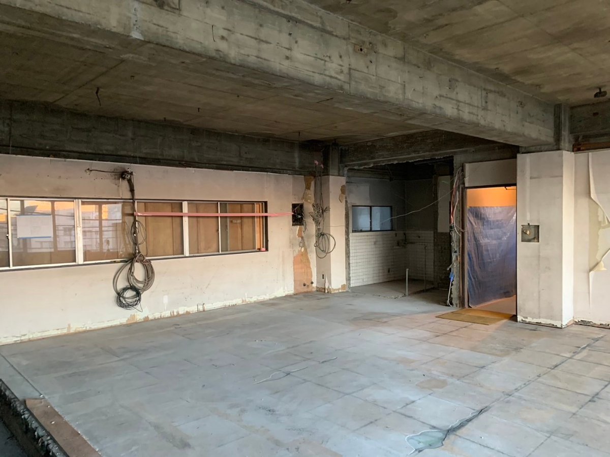 神奈川県内、某塾内部解体工事の受注を頂きました。

今回の施工内容は、間仕切壁・天井撤去作業をいたしました。

お問合わせ、お見積りのみでもお気軽にご連絡お待ちしております😊

#養生
#店舗
#内装解体
#床剥ぎ
#正確な見積もり
#低コスト