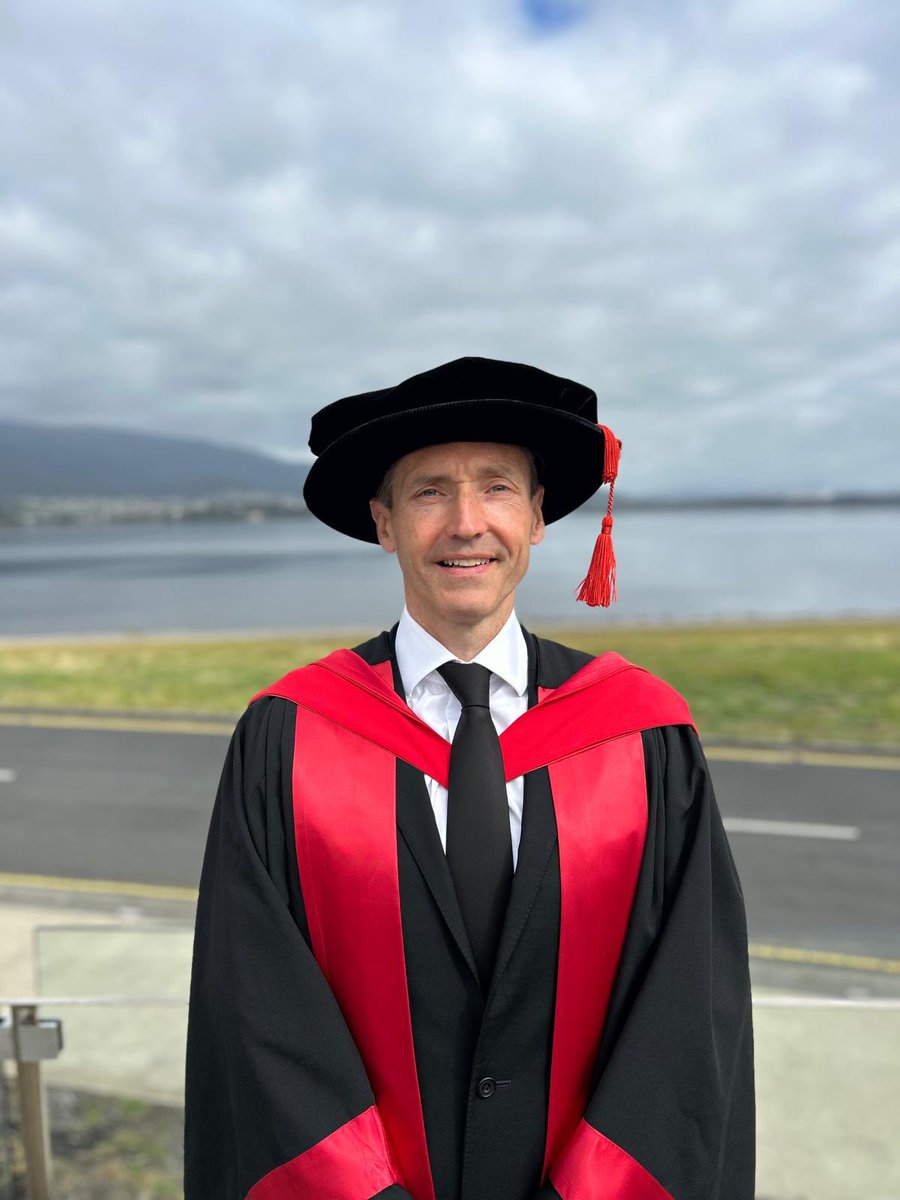 drfergusedwards's tweet image. Well this was very pleasant...
Thanks to everyone @UTASEnglish who helped me celebrate, in person or in spirit, and congratulations to Dr @philippa_moore and my fellow graduates!