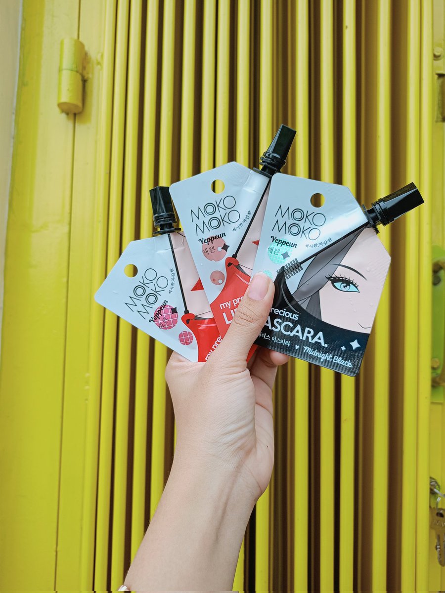 Nich kalo inget-inget saat sekolah SMA, aku langsung keinget ama pertama kali pake MokoMoko Lipcream. Karena buat aku pede apalagi pas nyanyi di depan kelas.  Efeknya luar biasa deh🥰 #MokoMokoLipcream #Throwback