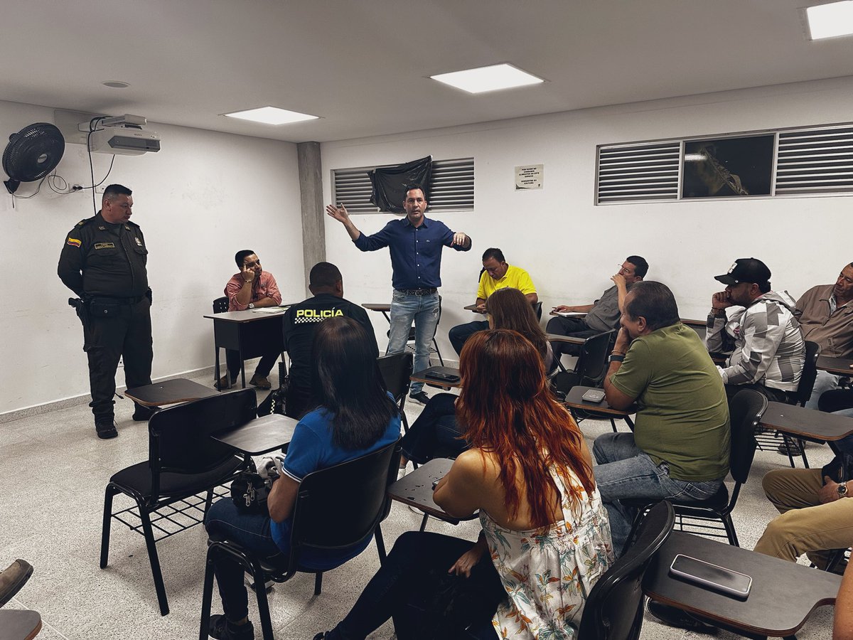 19 de diciembre de 2024

Desarrollamos importante reunión de seguridad con el sector comercio. 

La seguridad es el valor democrático más importante que tiene el ser humano. No permitiremos que los hechos de inseguridad o violencia pasen inadvertidos en nuestro municipio,