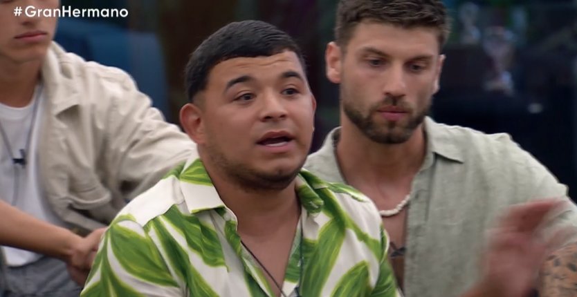 Nano se metio en el cruce y dijo que Brian es traidor por votar a Sandra que es la que cocina. Tiene menos Gran Hermano que Juan Reverdito. #GranHermano