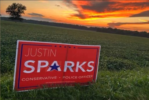 JustinMSparks's tweet photo. This is a beautiful sunset over our state of Missouri. Let it set on Biden Harris' intentional negligence. Let it set on the RINO's who talk about supporting conservatives and Republicans then intentionally act against us- sunsetting legislative victories back into cold, dark nights of despair. If we work our hardest, January 8th can be Morning in Missouri. #SparksforSpeaker #MoLeg #DayOne