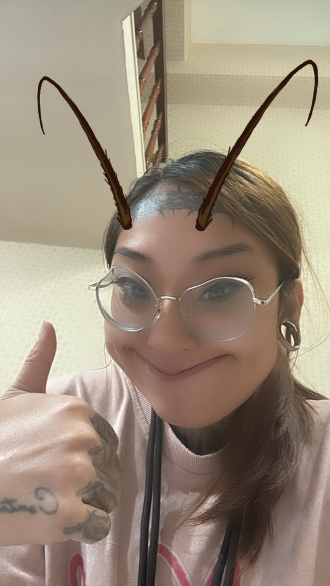 真的是谢谢私讯我的各位了
我知道我被盗影片但检举也检举过了
没过可能是他现在头贴没放我的关系吧
所以不成立是冒充我💀
反正我就只有我发文得这个帐号
而且我叫鱿鱼Jesse我也没其他名字了
只要是简体字的都是假的