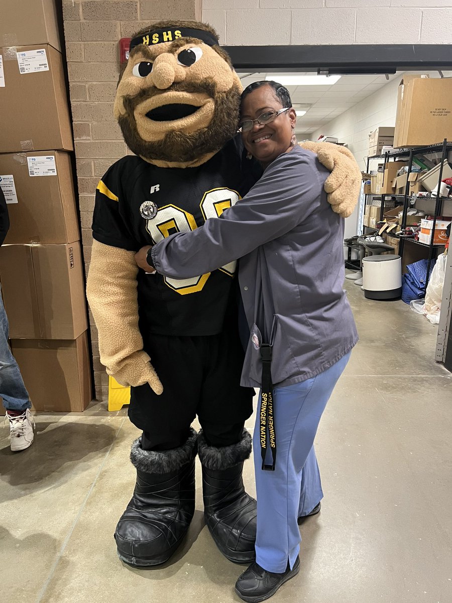 evabaileygreene's tweet image. The VTSS Team @WeAreHSHS decided to spread some Hoilday Cheer today along with our special friend “Hugo”. The staff & students enjoyed the gesture!@jbostonedu @JoAnaMJSmith @HSHS_Principal