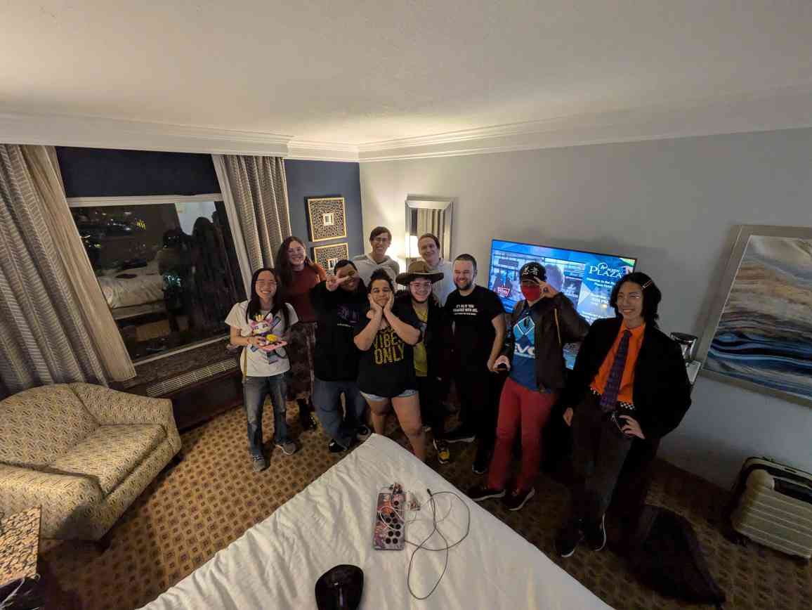 Shinobuu1_'s tweet photo. Had a very disastrous travel day cause I almost lost all my money but I’m so happy that I could finally meet up with all of my silly little friends ❤️❤️ #PLAYASBR https://t.co/jpnl53P29A