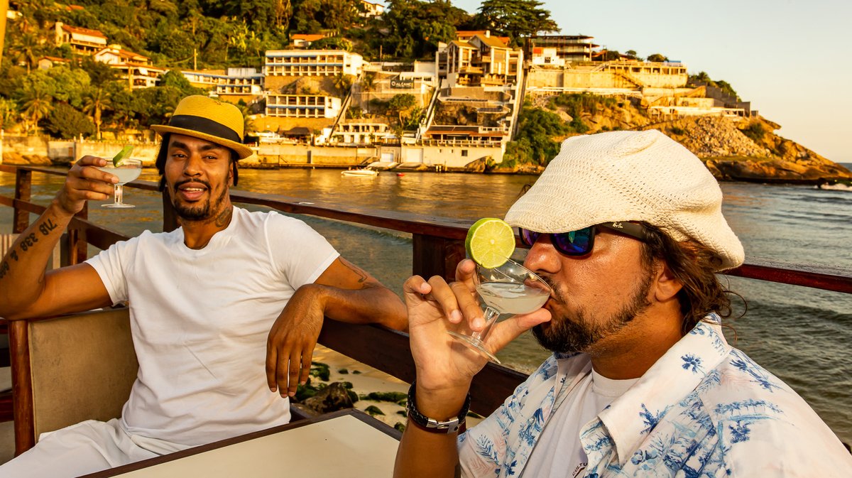 mcblackmae's tweet photo. Dia 24 o Papai Noel chega com o Lado A de Sonhos de Daiquiri... https://t.co/unoRK651ao