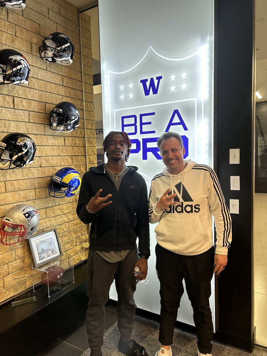 _jayythegreat_'s tweet photo. UDUB☔️☔️ https://t.co/YyprkT47yD