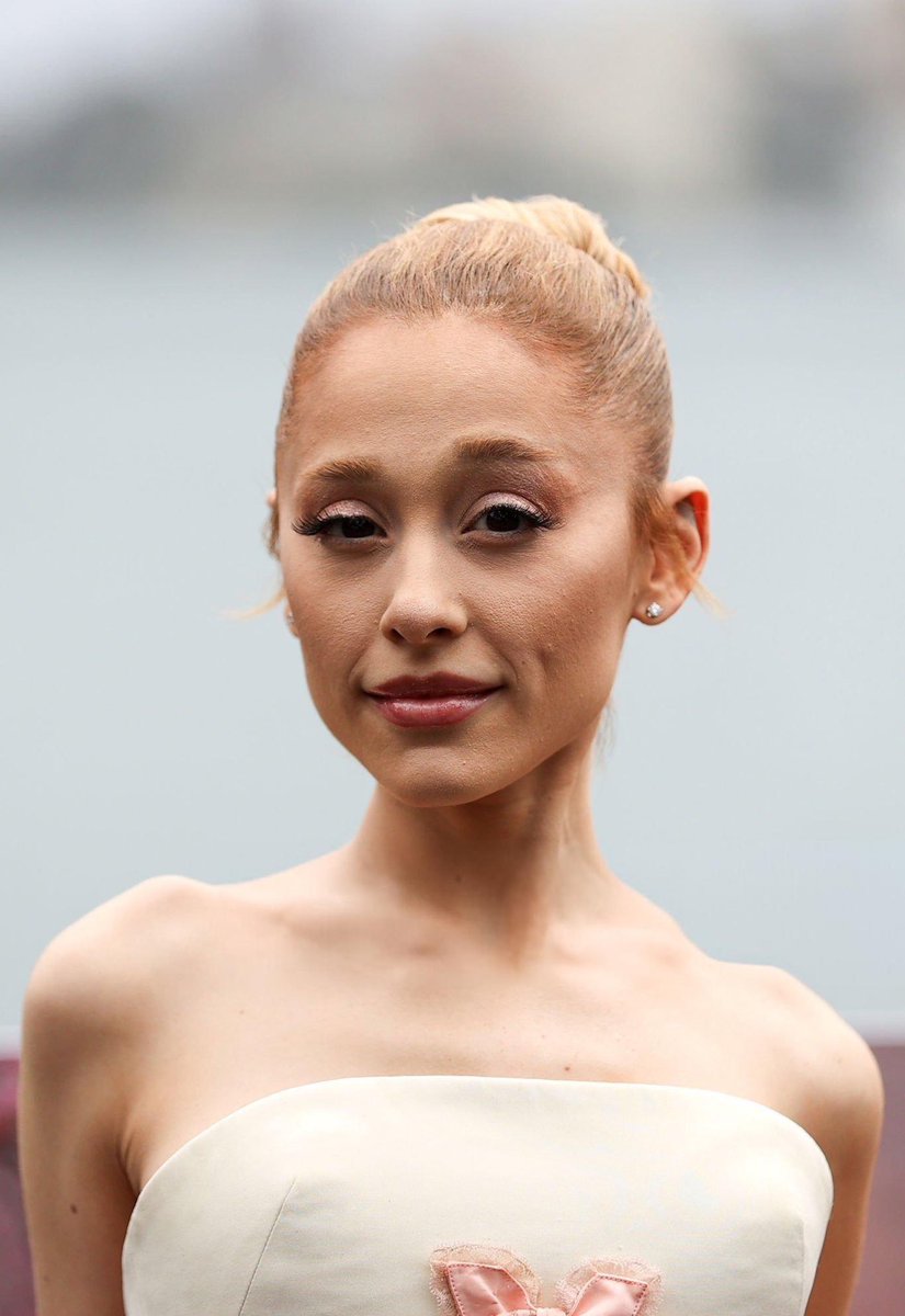 Lylisouvenir's tweet photo. exposing ariana grande for being a manipulative liar &amp; problematic ~ thread https://t.co/MV4qmx03Y1
