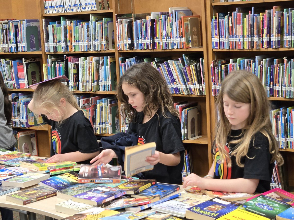 Dr. Bradshaw’s annual holiday book giveaway was a hit today! All students received several books to read over the break!♥️
