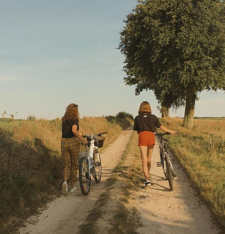 emily2williams2's tweet photo. #NatureMemories #OutdoorAdventures #WildAndFree #BackToNature #ChildhoodDays #NatureNostalgia #CarefreeMoments #SimpleJoy #GrowingUpWild https://t.co/tpqtOuLKd5