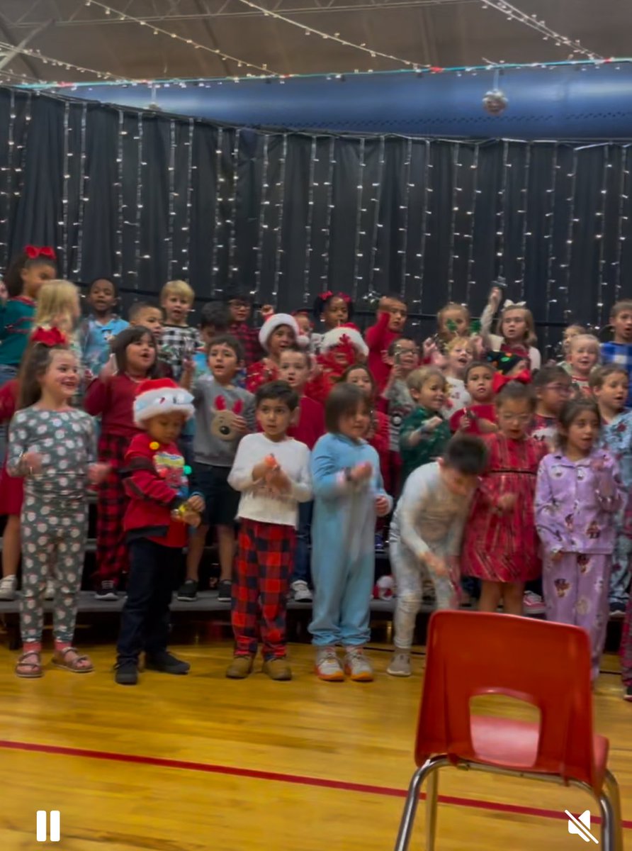 Mrs. Lopez and the specials team put together the most amazing Christmas program! Our kindergarteners and 3rd graders did an amazing job! They also had a few 5th graders join them! Way to go, Wildcats! Mrs. Lopez is just the best and brings out the best in everyone! 🎄🎅🏻🎵🎶