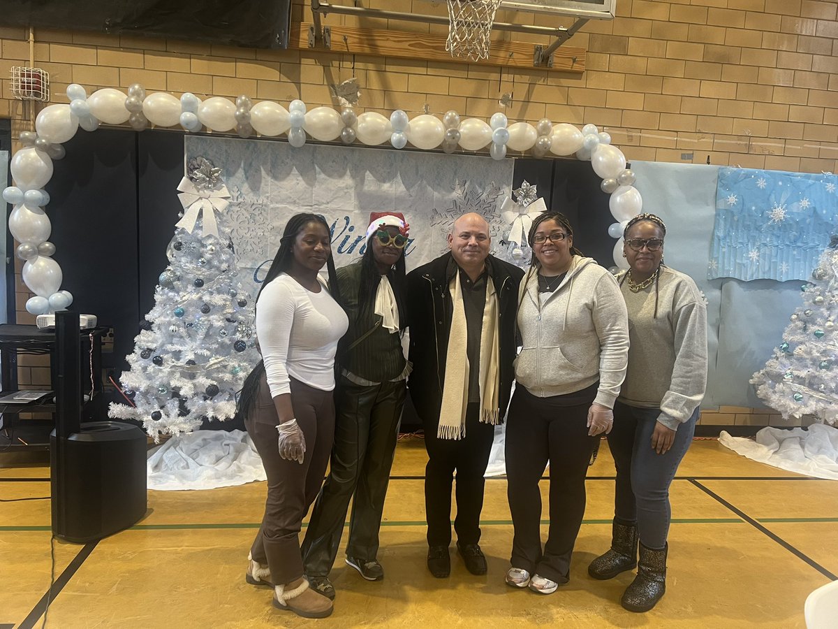 Stephen Decatur Magnet School (@middleschool35) on Twitter photo Thank you to our PTA and Santa’s Helpers. The gifts, the decor, the hot chocolate and pastries <a href="/D16LEADS/">Brooklyn Community District 16</a> Thank you to our PTA and Santa’s Helpers. The gifts, the decor, the hot chocolate and pastries <a href="/D16LEADS/">Brooklyn Community District 16</a>
