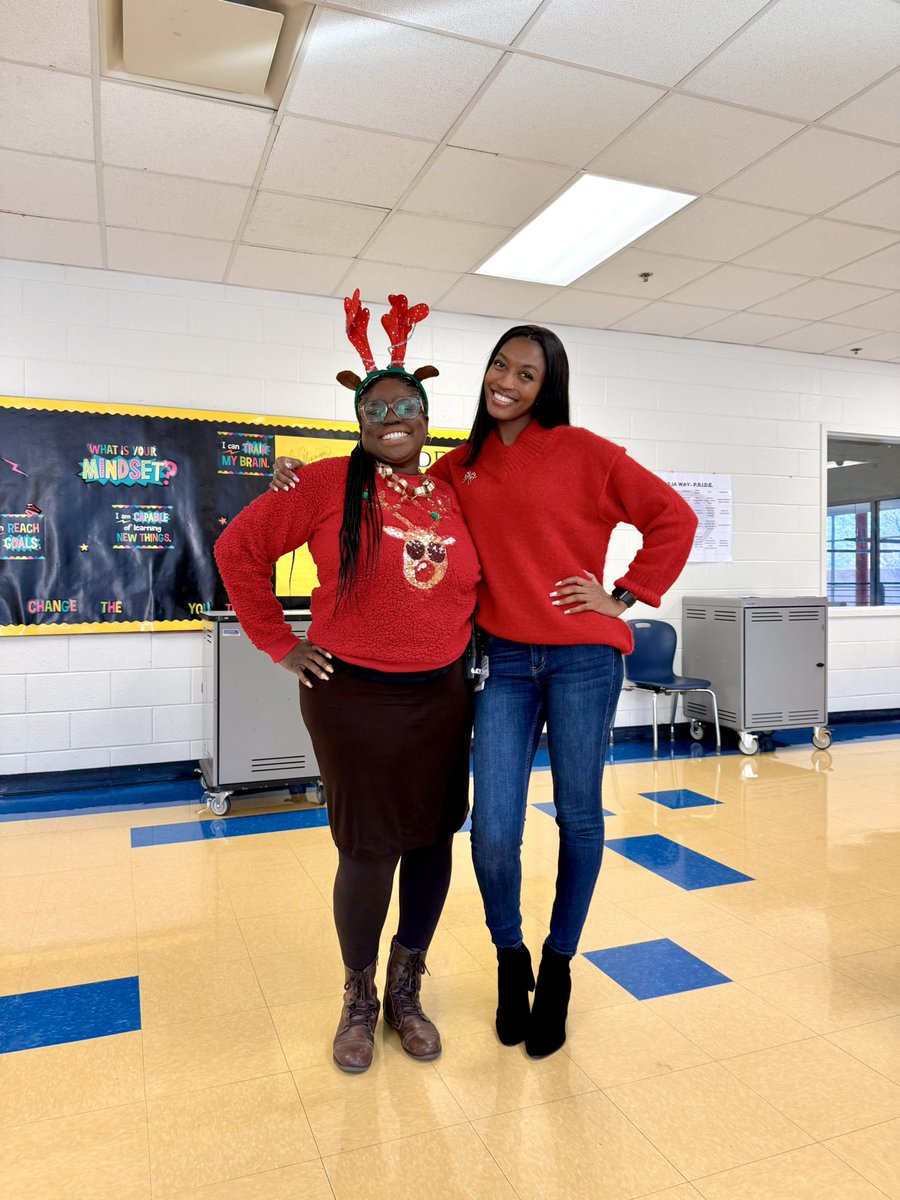 Holiday Spirit Week at <a href="/JLewisInvictus/">JLewisInvictus</a> ❤️❤️ <a href="/DrNBall/">Dr. N. Ball</a> 🎄