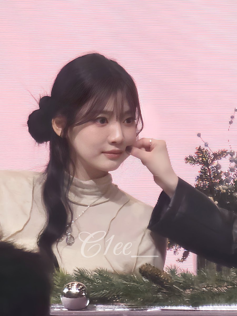 ningning (@ningshourly) on Twitter photo 