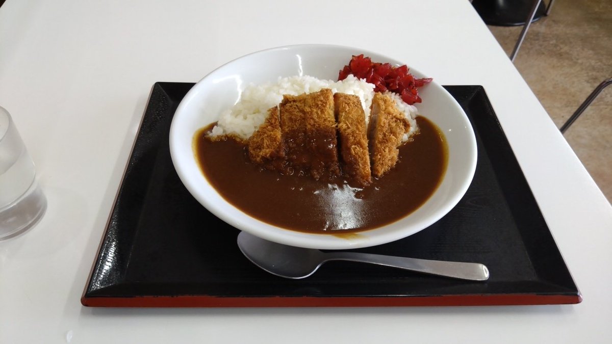 xYamatchx's tweet photo. 中辛と書いてあるカレーが甘い件
#カツカレー https://t.co/UyILUmwEv3