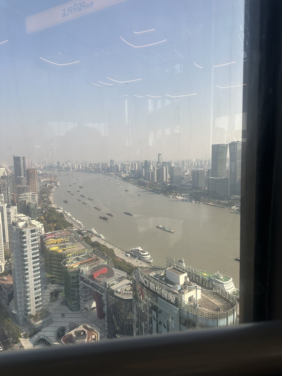 Finally made my first journey to China! Need to get some work done before my partner joins me. Figured might as well do so with a great view. ☺️