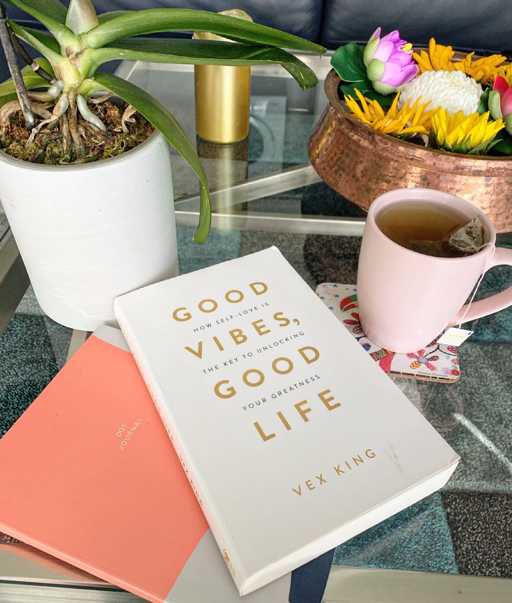 ItzMeroshni's tweet photo. Turning pages and sipping tea ☕️✨ Embracing #GoodVibes with Vex King's wisdom! What’s your go-to for a positive mindset? #GoodLife https://t.co/81lnQmWMVs