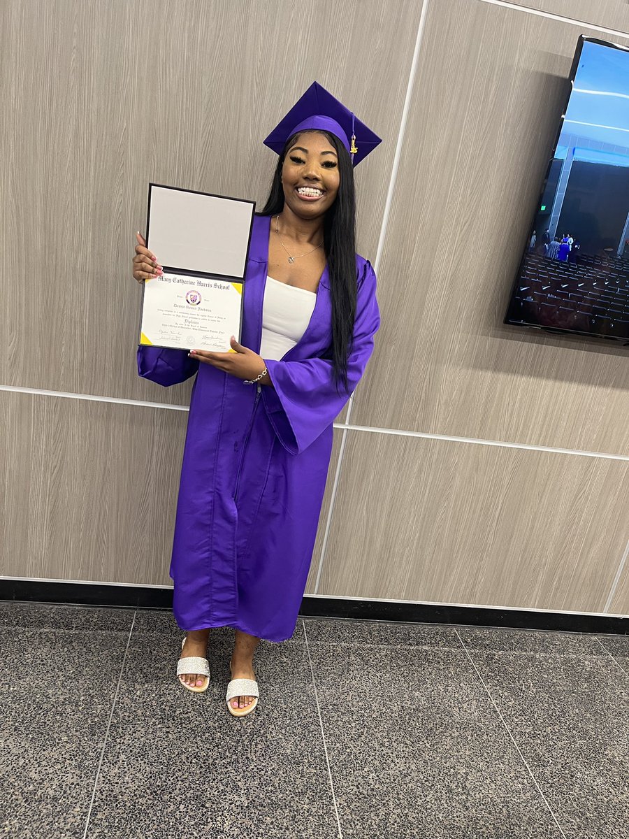 desijarenea's tweet photo. BIG GRADUATED!!!!! tfff https://t.co/Q9BFrw3F1x