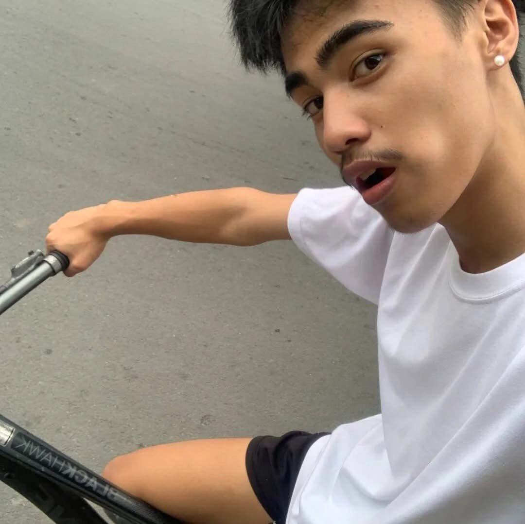 twinklekhimy's tweet photo. Me bago sumemplang 😬 https://t.co/BZKXaEJqGx