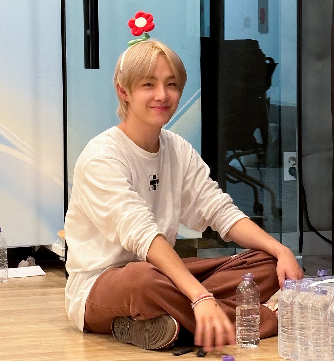 Met pagi ges, smoga tumbuh bunga di sela ubun ubun mu yah,,