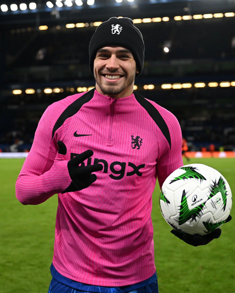 FabrizioRomano's tweet photo. 🔵✨ Maresca: “Don’t forget the age of Marc Guiu! He’s scored 6 goals and he’s 2006, same as Acheampong”.

“He must keep working hard, he’s just unlucky as Nico Jackson and Nkunku are doing great…”.

“January loan? We will see what happens”. https://t.co/QMw32NOhtk