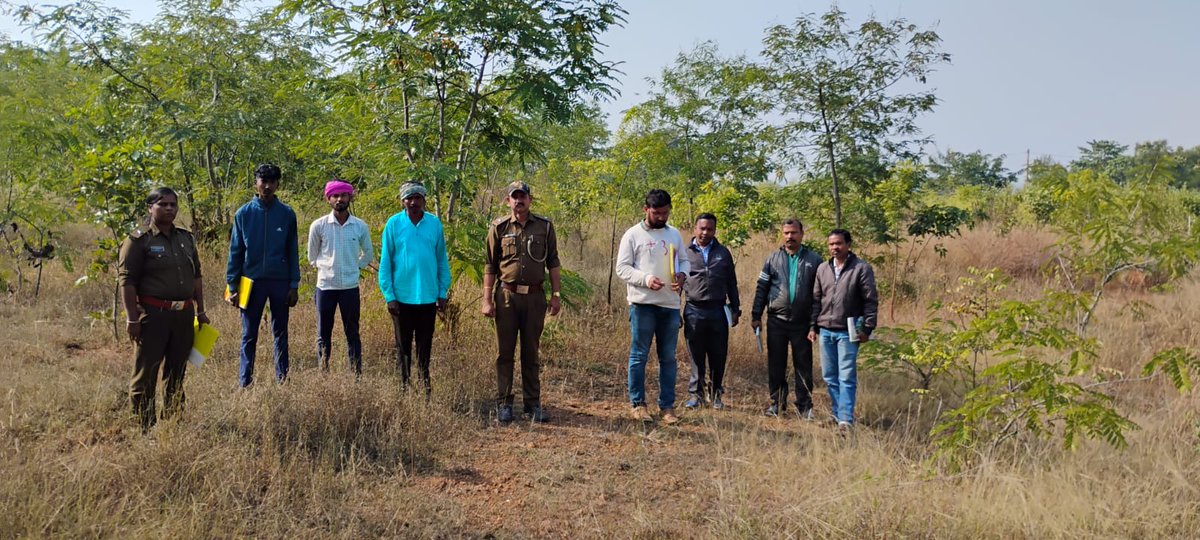 DfoSundargarh's tweet image. #PerformanceAudit

A team of Auditors from Efficiency Audit Organization, Finance Department &amp;amp; DMU level committee members visited Salbira, Chhamunda &amp;amp; Latalaga VSS of Bargaon FMU &amp;amp; verified the survival status of ANR, Fuel Fodder &amp;amp; NTFP plantation sites.
#OFSDP-II
@ForestDeptt