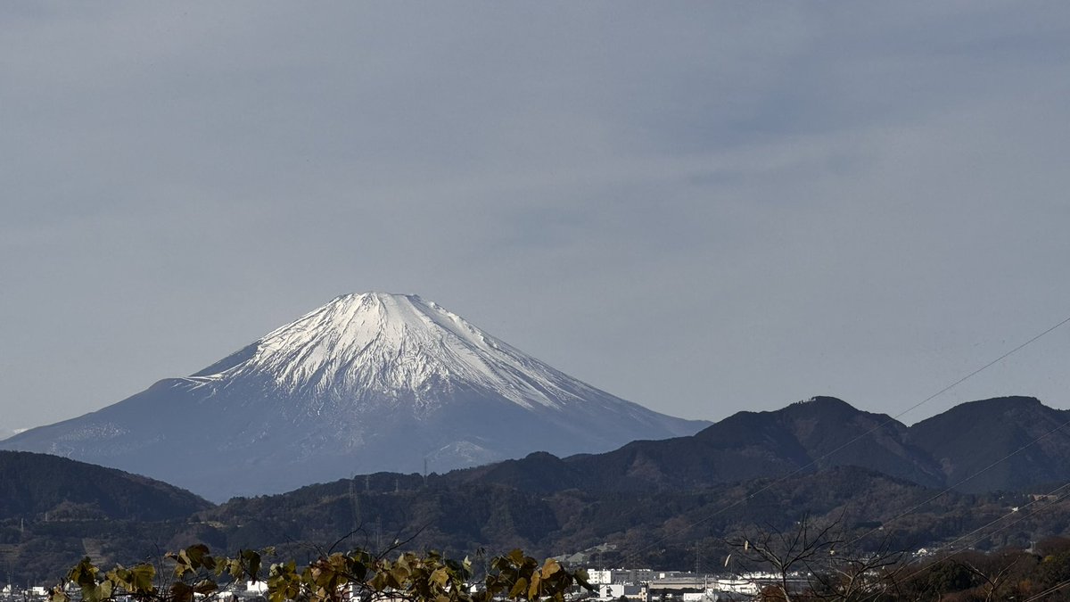 perfumeview's tweet photo. 105号室より今の富士山🗻
寒い冬こそ露天風呂で暖まりましょう😄
冬季限定メニューロースビーフ🥩もスタートいたしました😄

#神奈川
#秦野市
#客室 の
#大きな窓
#露天風呂 から
#富士山
#景色が綺麗に見える
#ラブドールレンタル　できる
#ラブホ　#ホテルパフューム https://t.co/l2AI9GQVaE