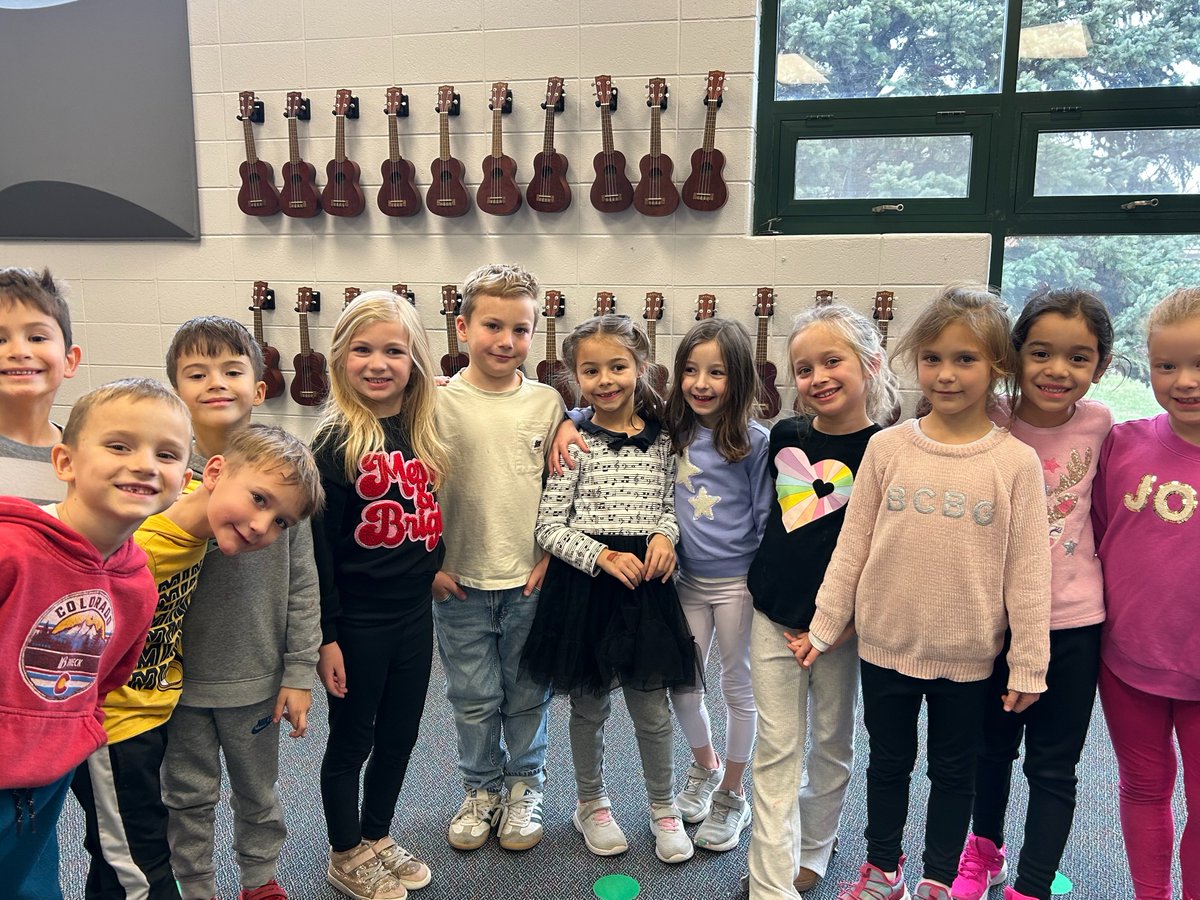 RandolphMusic54's tweet photo. This 1st grader @DrydenSchool wore the perfect dress for music class :) https://t.co/4sS6lCcS6g