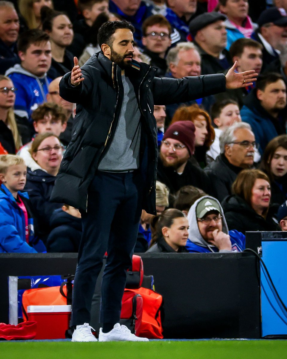 🚨🏆 Rúben Amorim: “We can’t think winning silverware will fix everything. We are improving as a team”.

“Our goal is to win the Premier League. How long it will take, I don't know”.