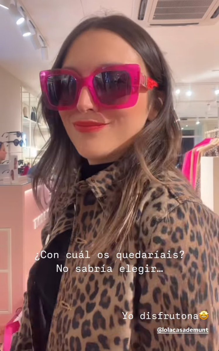 LDorronsoro5's tweet photo. Ella disfrutona, como me gusta ♥️ #Chic #totallook #lolacasademunt #evento #aniversario #🤩🛍️ #LosMartian https://t.co/MR1jCHJyge