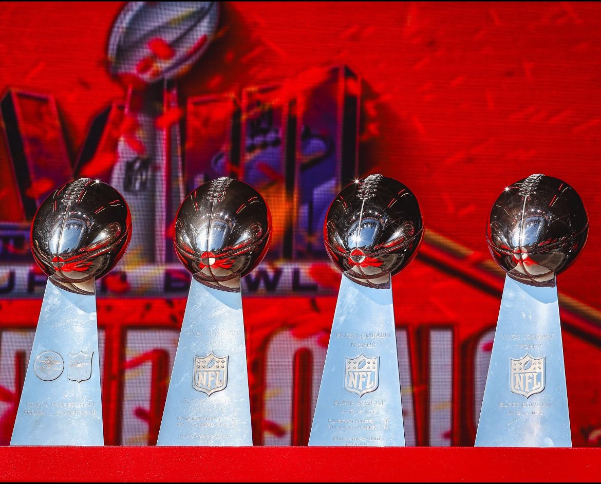 CLewis826's tweet photo. @BillsMafiaRoc Where’s the Bills’ trophies?? https://t.co/Bf57xF8y40