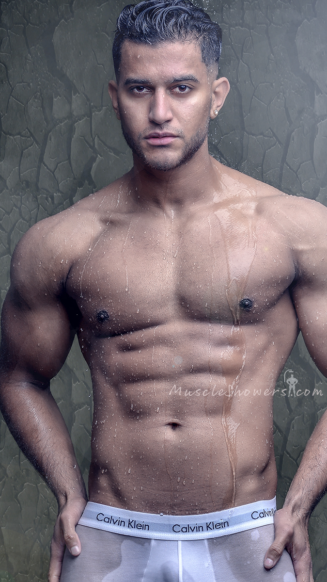 MuscleShowers's tweet photo. Julio radiates strength and sensuality, his athletic form enhanced by the wet fabric. 💧Experience the perfect fusion of water and fashion—check the link in my bio.
#muscleshowers #eduardogarciaphotography #wetlook #calvinklein #malemodel #fitnessphotography #photographyart #wet https://t.co/wIBSZ4mhf3