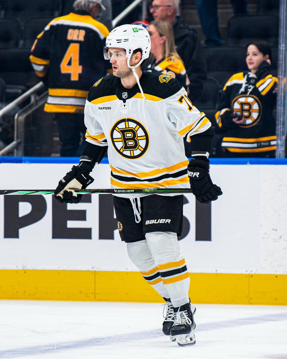 NHL's tweet photo. Oliver Wahlstrom's playing his first game with the @NHLBruins tonight! 👏 

📺: @Sportsnet or stream on Sportsnet+ ➡️ https://t.co/4KjbdjVctF https://t.co/ZaQ8UBBVRZ